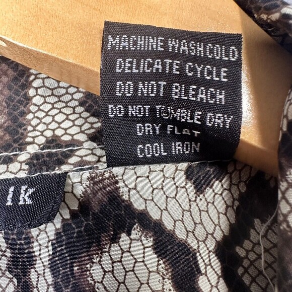 100% Silk Animal Print Blouse Women’s Medium Long Sleeve Button Front Top - Picture 7 of 11